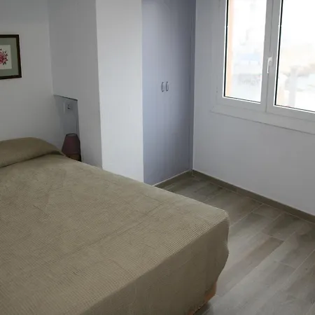 Nines 1a * L' Escala